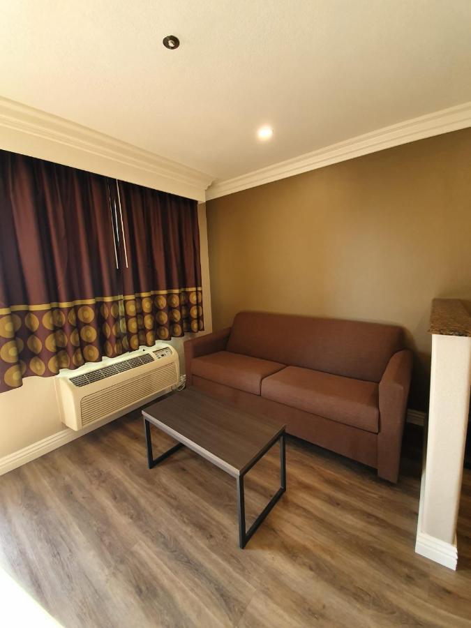 Super 8 By Wyndham Buena Park Area * Cypress