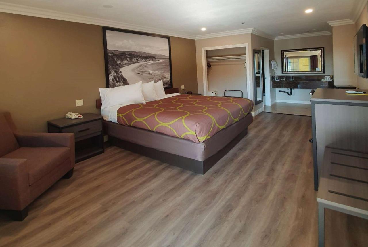 Hotel Super 8 By Wyndham Buena Park Area Cypress