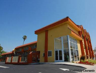 Super 8 By Wyndham Buena Park Area Hotel Cypress
